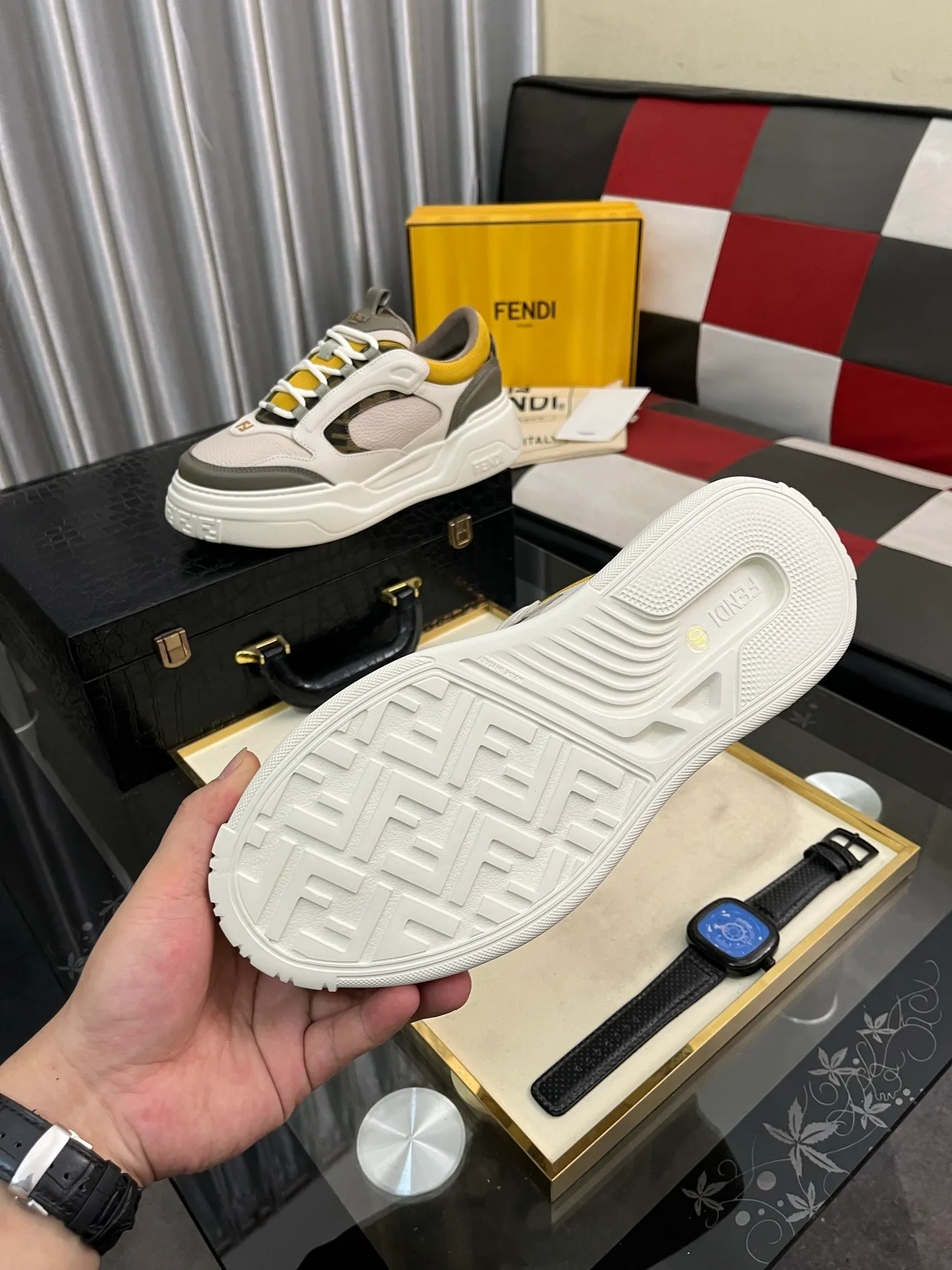 Men's Men's Shoes 💰680⌚️⌚️(Higher version) [Fendi] Fendi's latest casual shoes for men! Available at counters simultaneously! A one-to-one replica of the original. Made entirely of imported top-grain calfskin, the interior is made of top-grain water-dyed cowhide, and the original factory-supplied rubber outsole. Leading new fashion concepts. Matching code: 38-44. 45 can be customized and non-returnable!